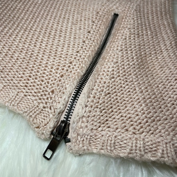 Light Pink Medium Knit Sweater with Zipper Accents on Bottom - Picture 3 of 10